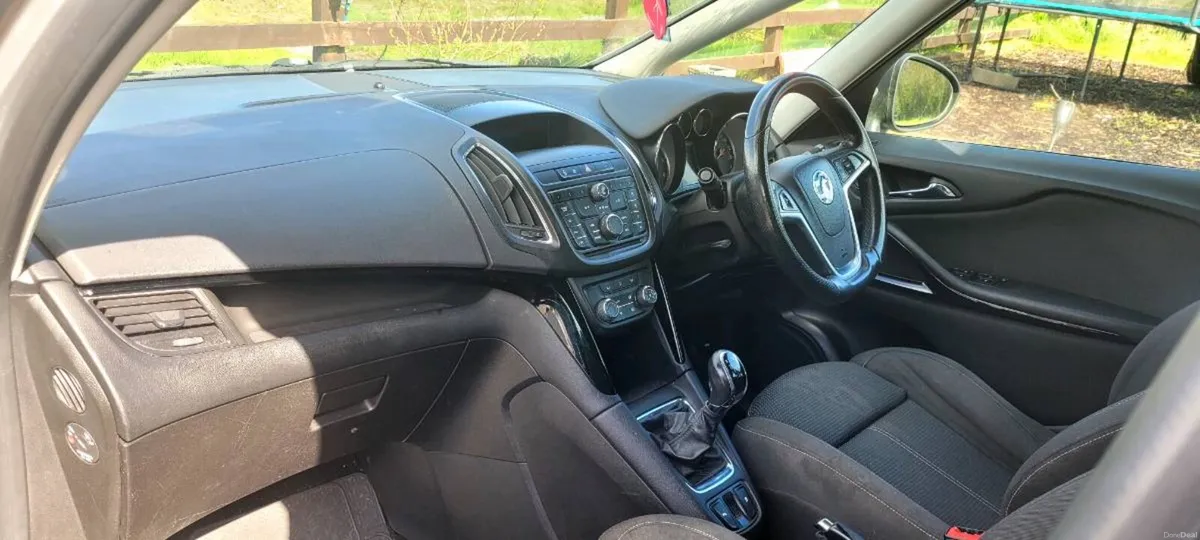 2015 Vauxhall Zafira (Low Milage) - Image 2