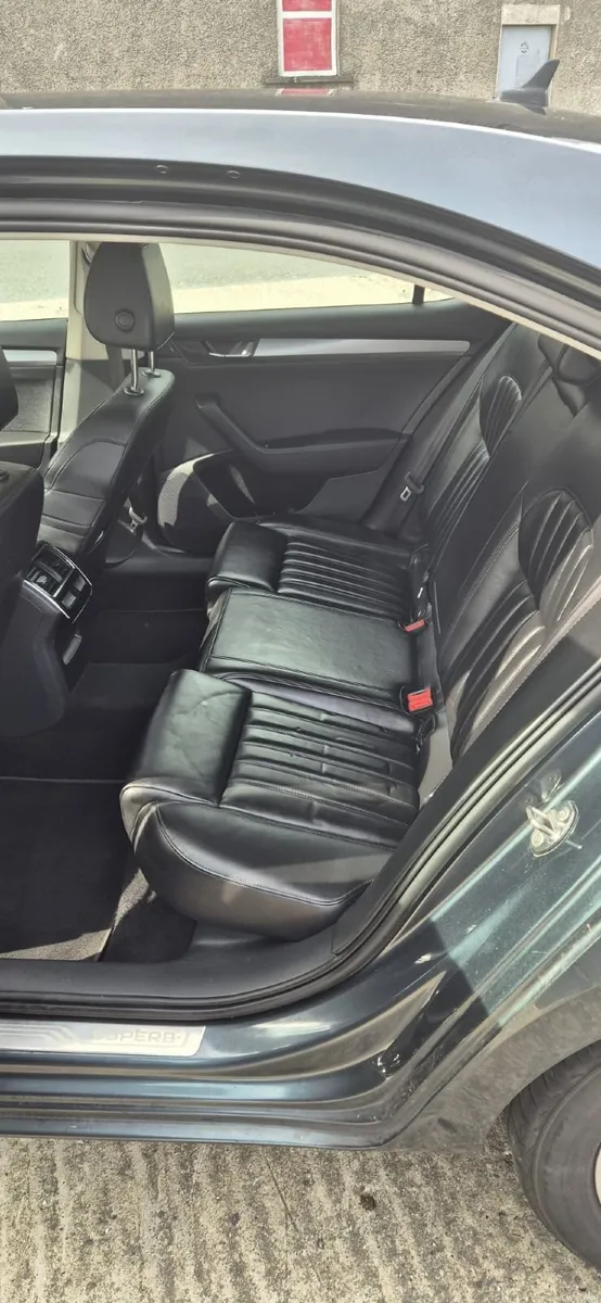 Skoda Superb 2017 - Image 2