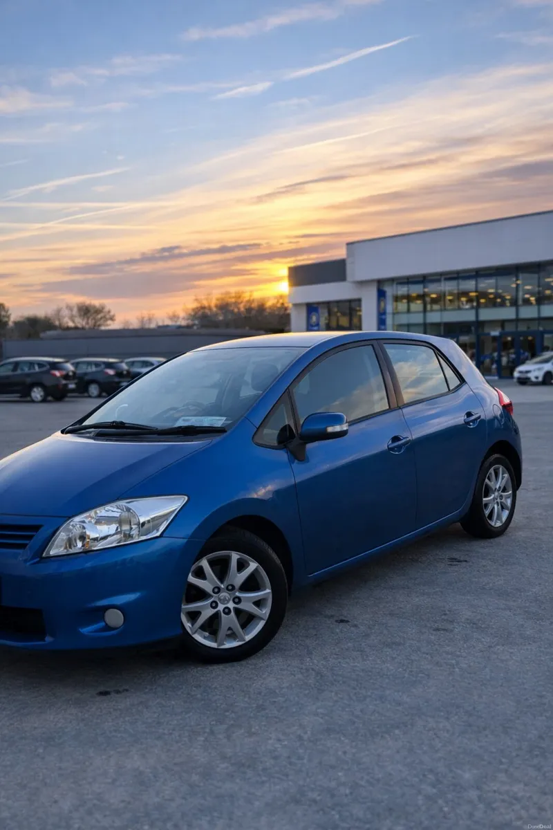 Toyota Auris 2012 - Image 1