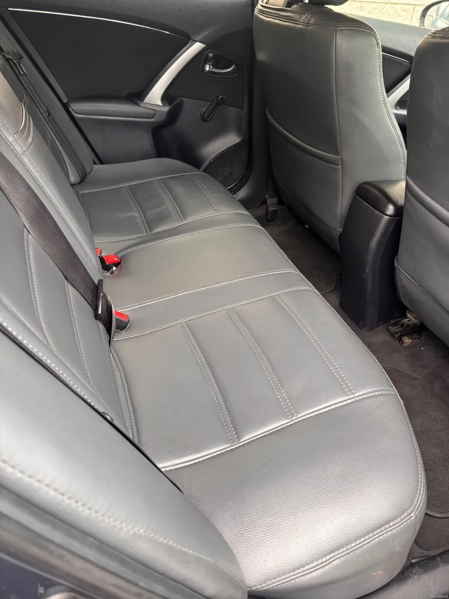 Toyota Avensis 2013 - Image 3