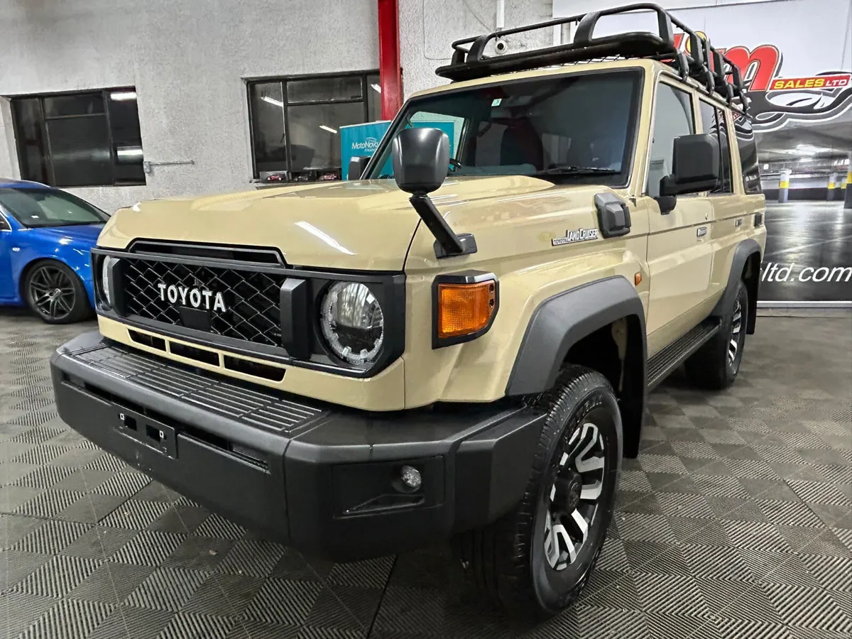 2025 TOYOTA LAND CRUISER 70 SERIES 2.8 D4D AUTO - Image 4
