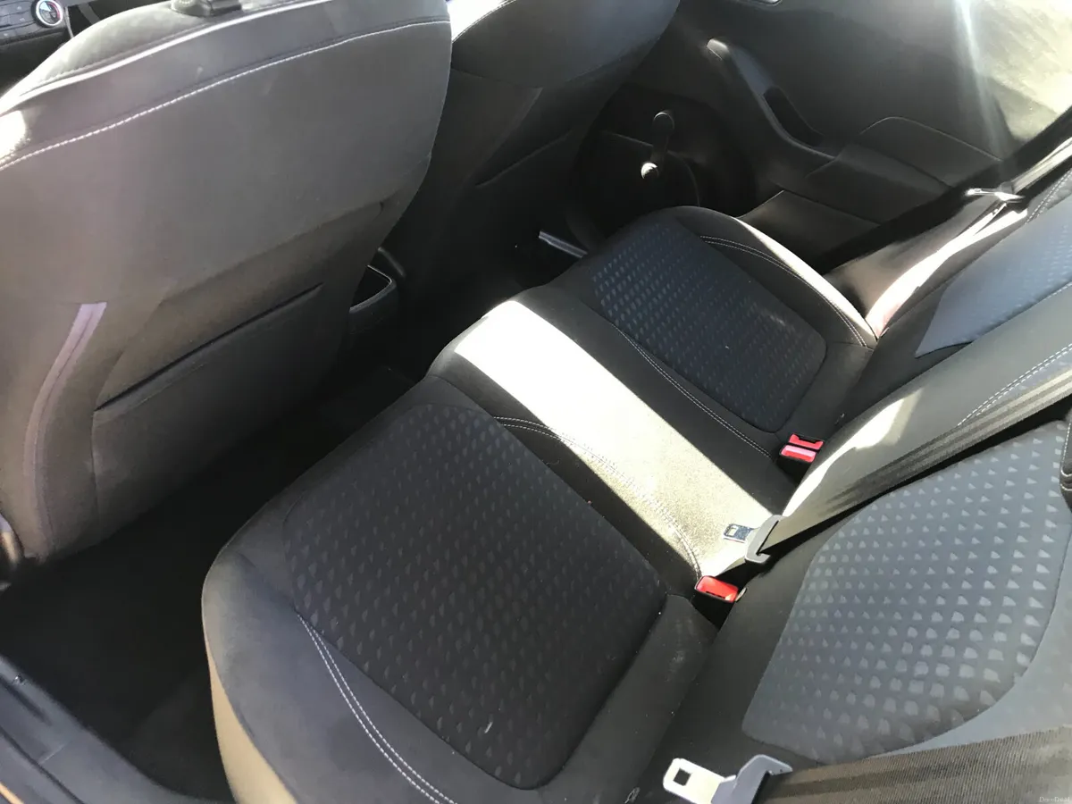 181 Ford Fiesta 1.1 Zetec - Image 4