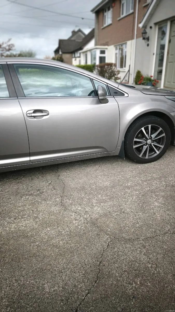 Toyota Avensis 2014 2.0 D - Image 2