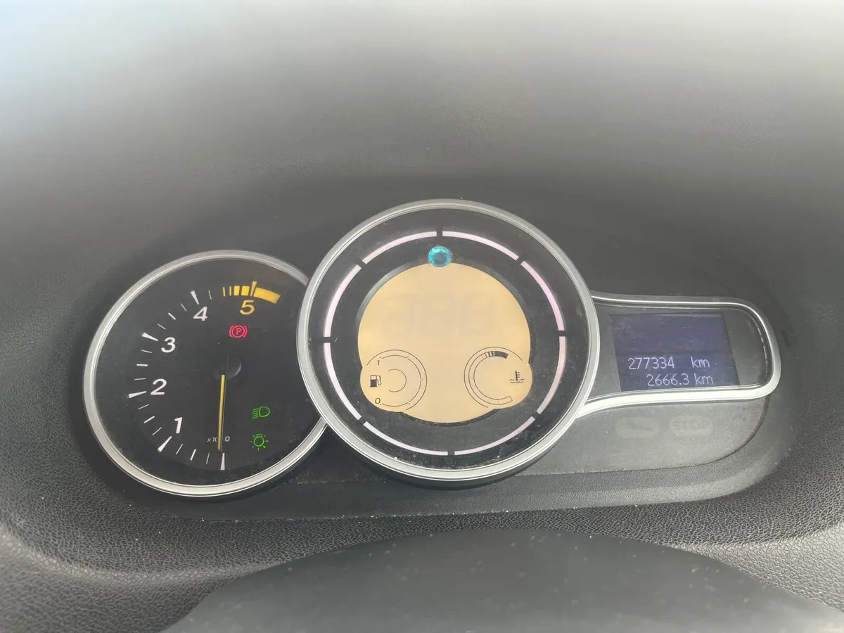 Renault Fluence 2011 - Image 4