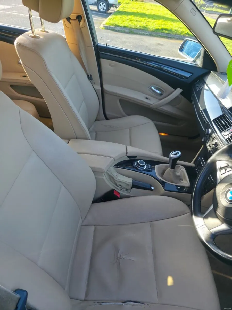 BMW 5-Series 2009 - Image 4