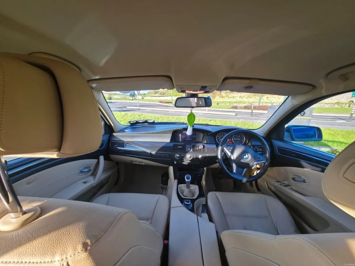 BMW 5-Series 2009 - Image 3