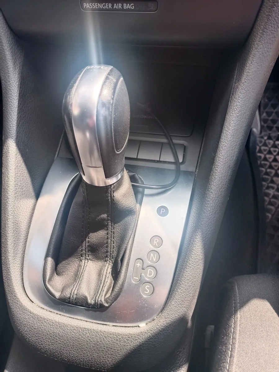 Volkswagen Golf 2012 - Image 2