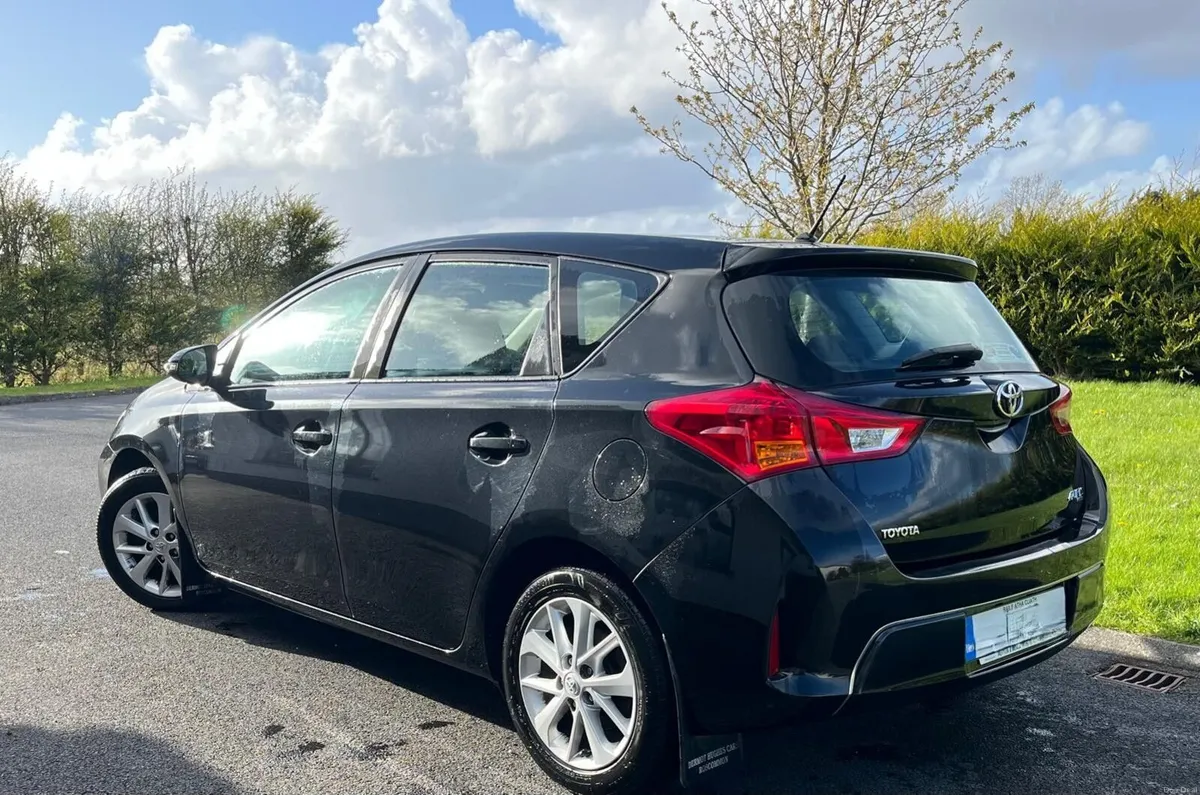 Toyota Auris 2014 - Image 4
