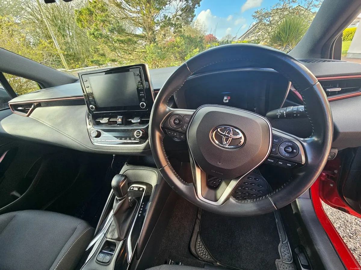 2020 Toyota Corolla Luna Sport Hybrid - Image 6