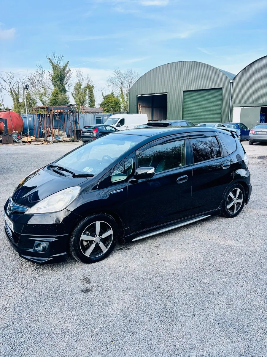 Honda Fit Hybrid Automatic - Image 2