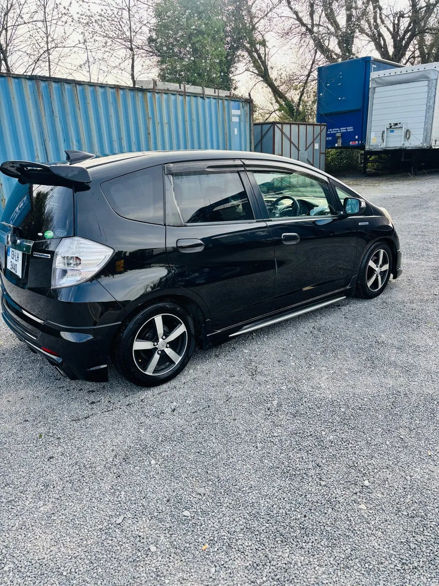 Honda Fit Hybrid Automatic - Image 4