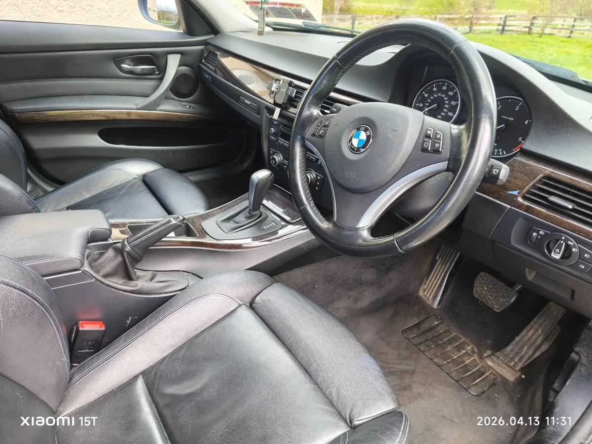 BMW 3-Series 2011 - Image 2