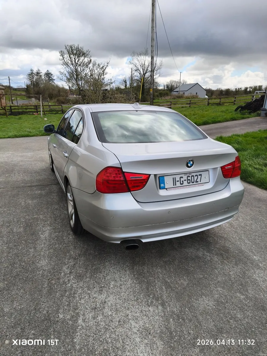 BMW 3-Series 2011 - Image 4