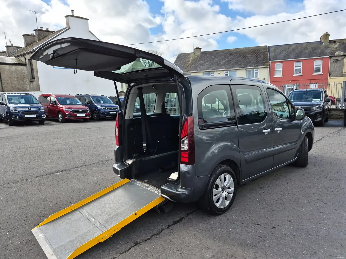 Citroen Berlingo Lowered Floor Wheelchair Access - Image 5