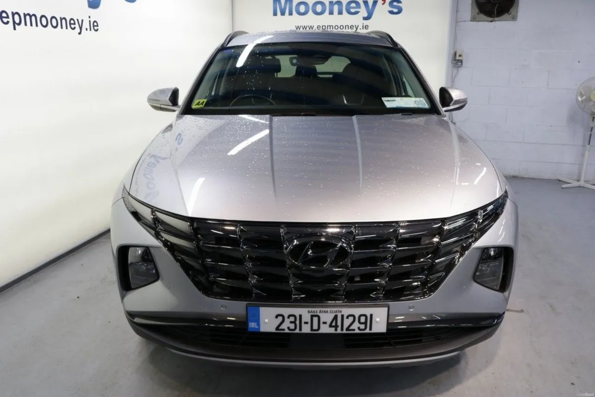 Hyundai Tucson 2WD Executive Plus - Image 2