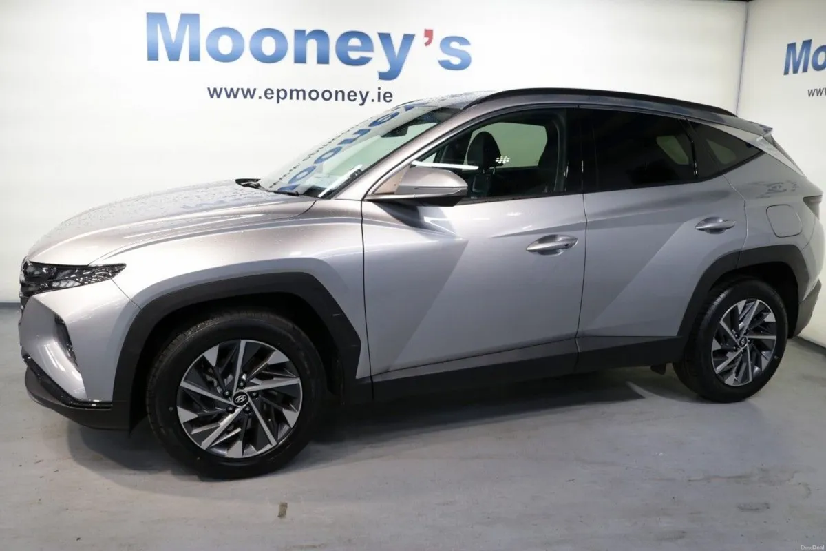Hyundai Tucson 2WD Executive Plus - Image 3