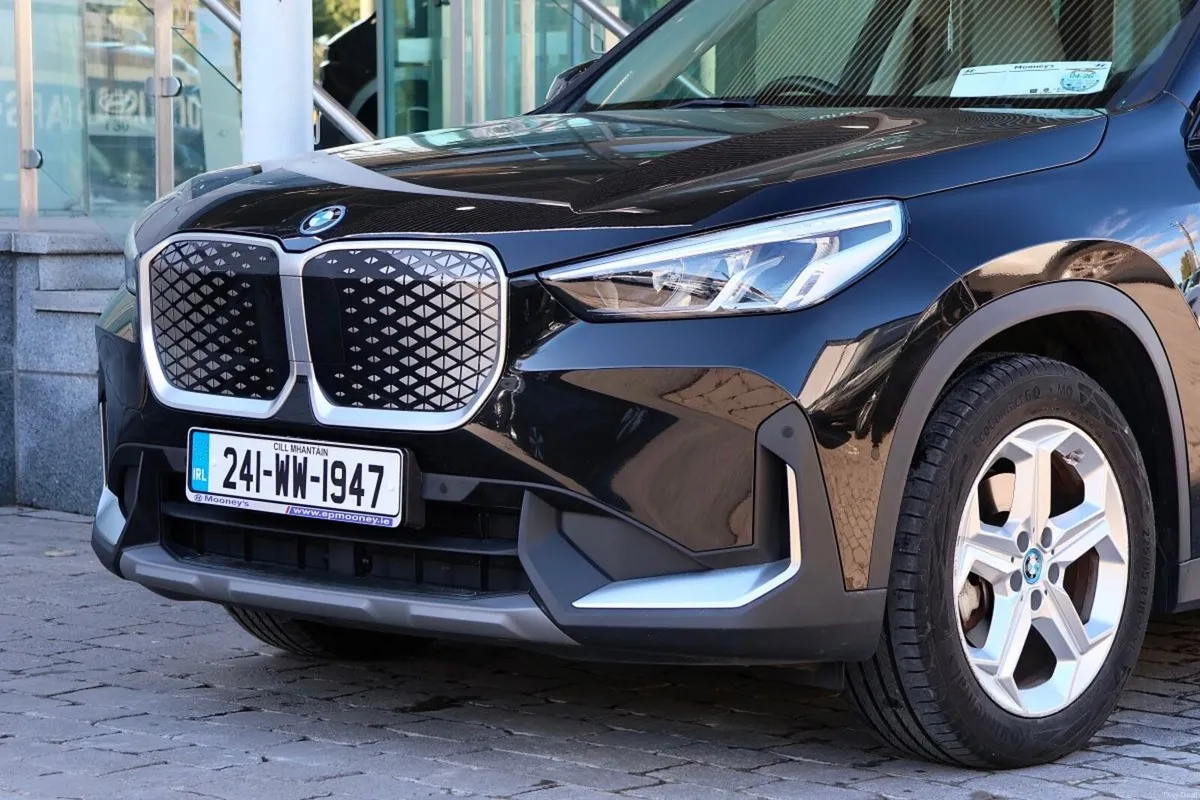 BMW iX1 eDrive20 Sport LOW MILEAGE - Image 3