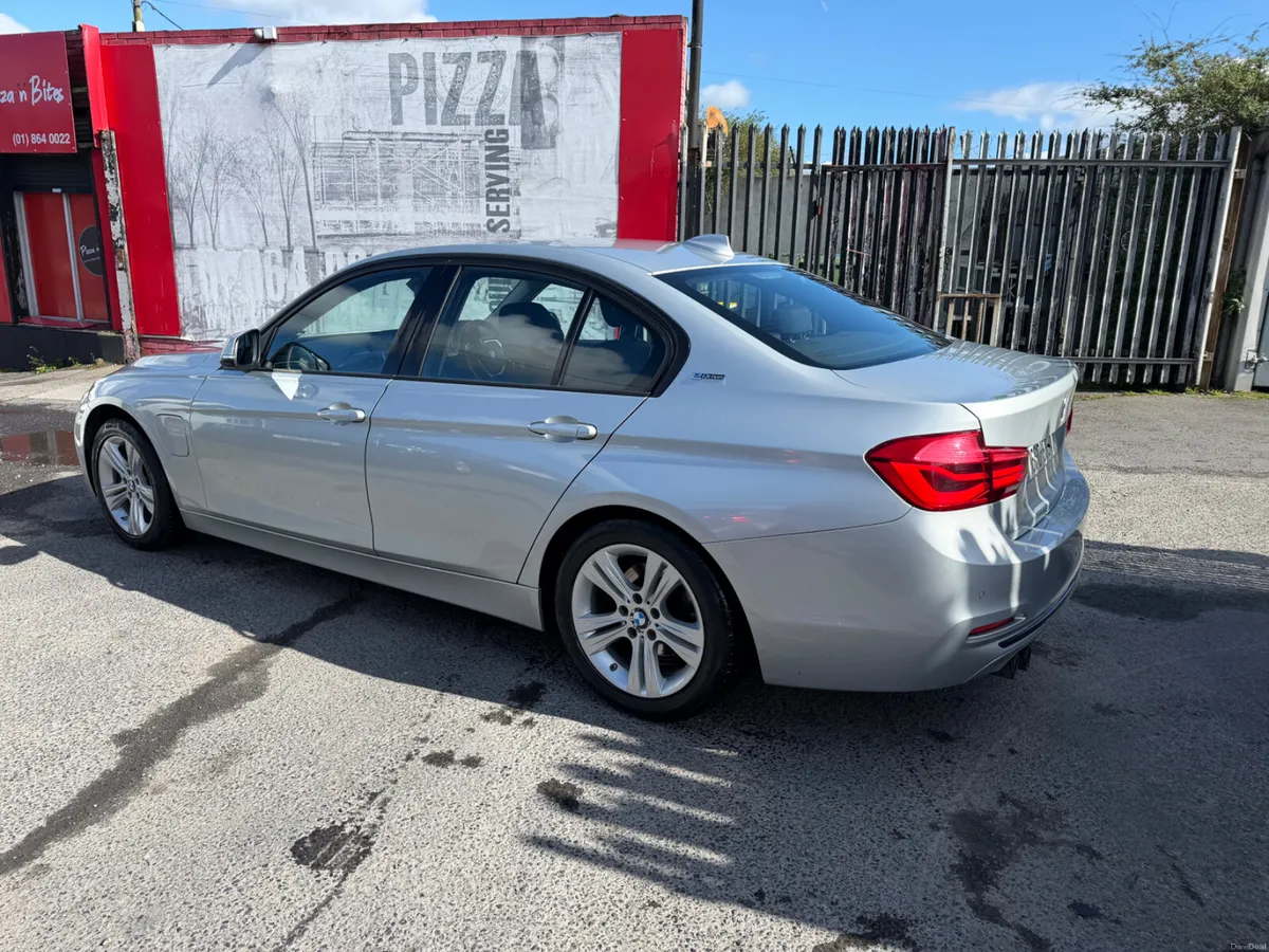 BMW 3-Series 2016 330e in top condition €9950 - Image 5