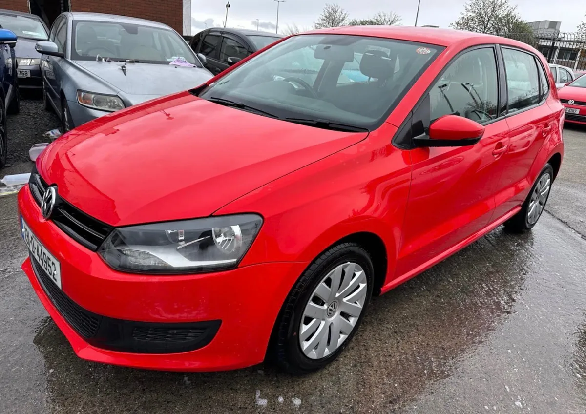 Volkswagen Polo 2013 Automatic/ only 32k km. - Image 2