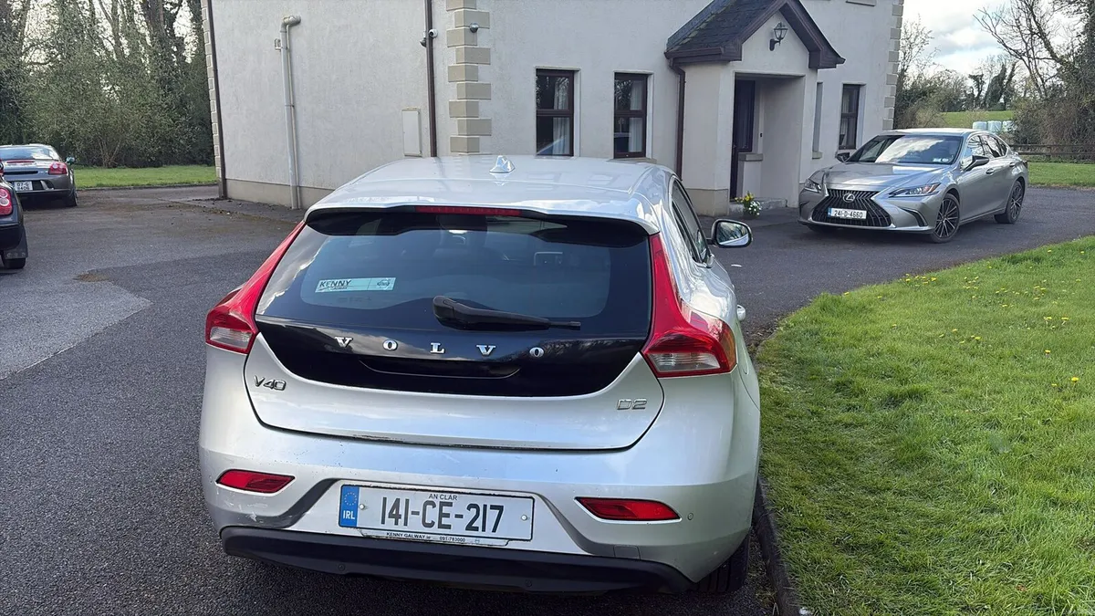 142 VOLVO V40 1.6 Diesel - Image 2