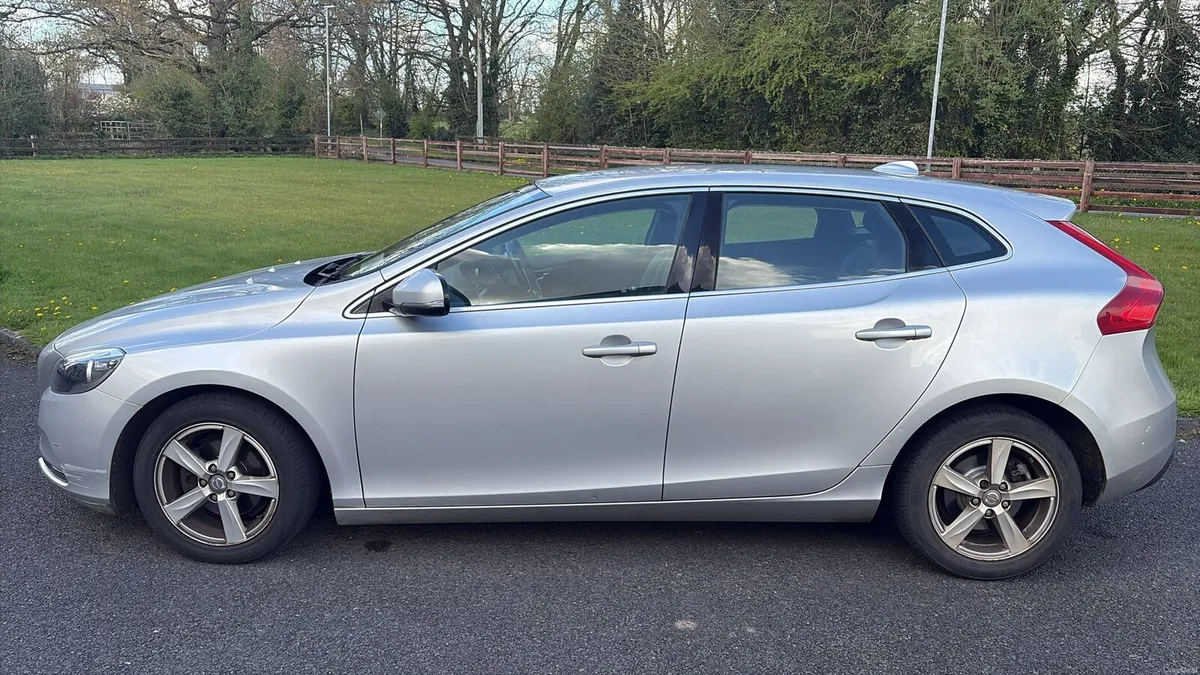 142 VOLVO V40 1.6 Diesel - Image 4