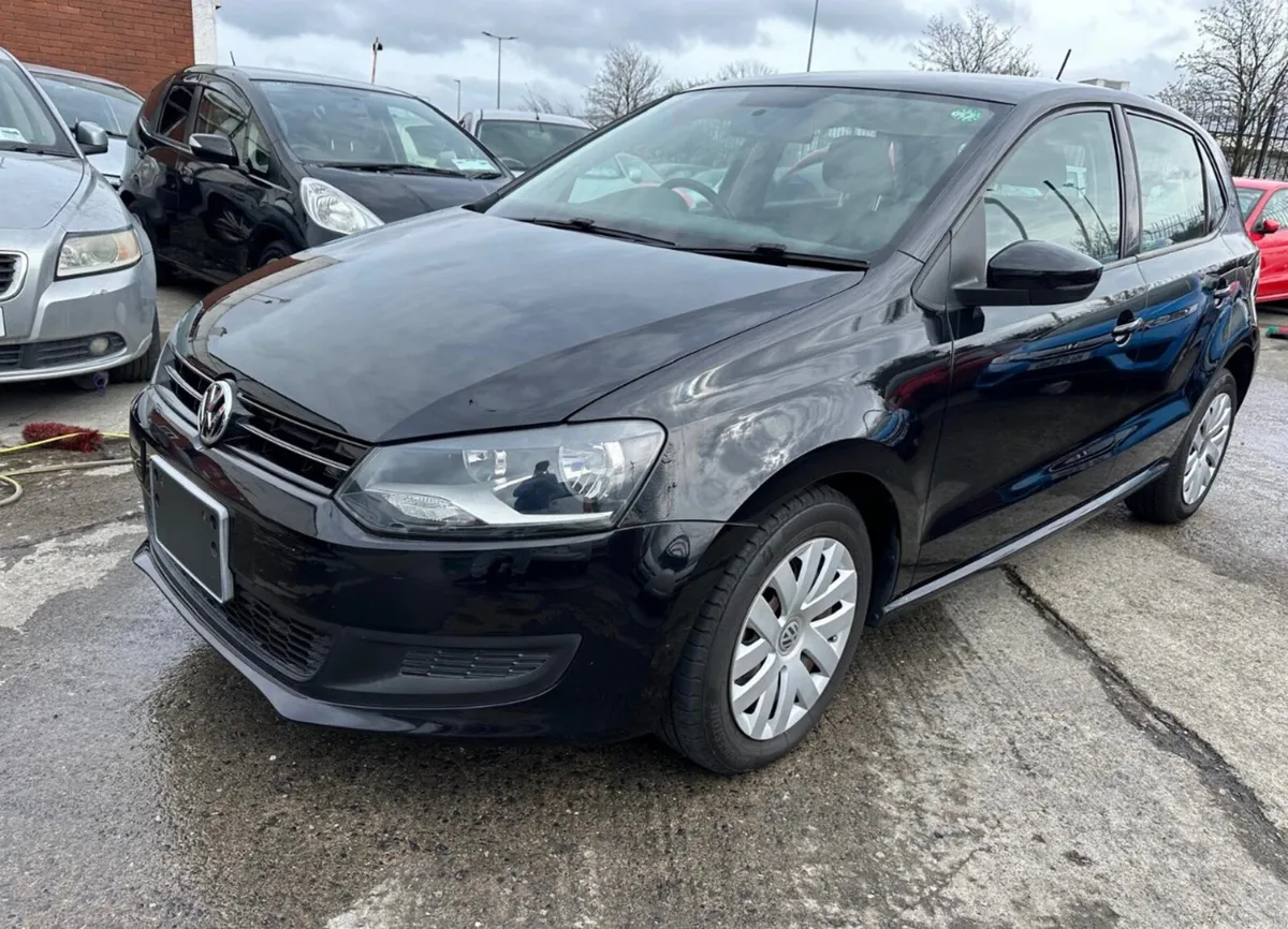 Volkswagen Polo 2013 Automatic/ only 64532km. - Image 2