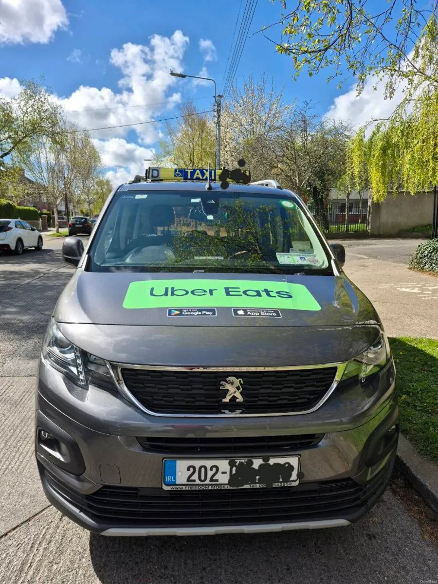 Taxi wheelchair accessible - Image 1