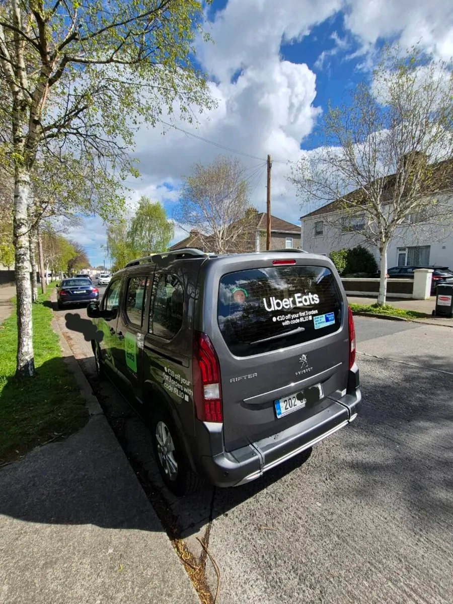 Taxi wheelchair accessible - Image 3