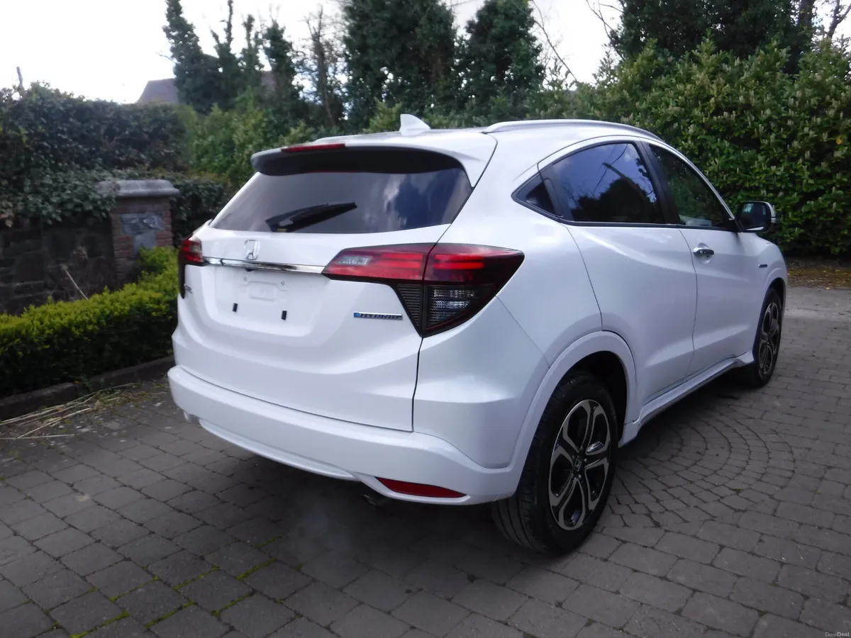 HONDA VEZEL 1.5 AUTO HYBRID NCT 3/28 - Image 3