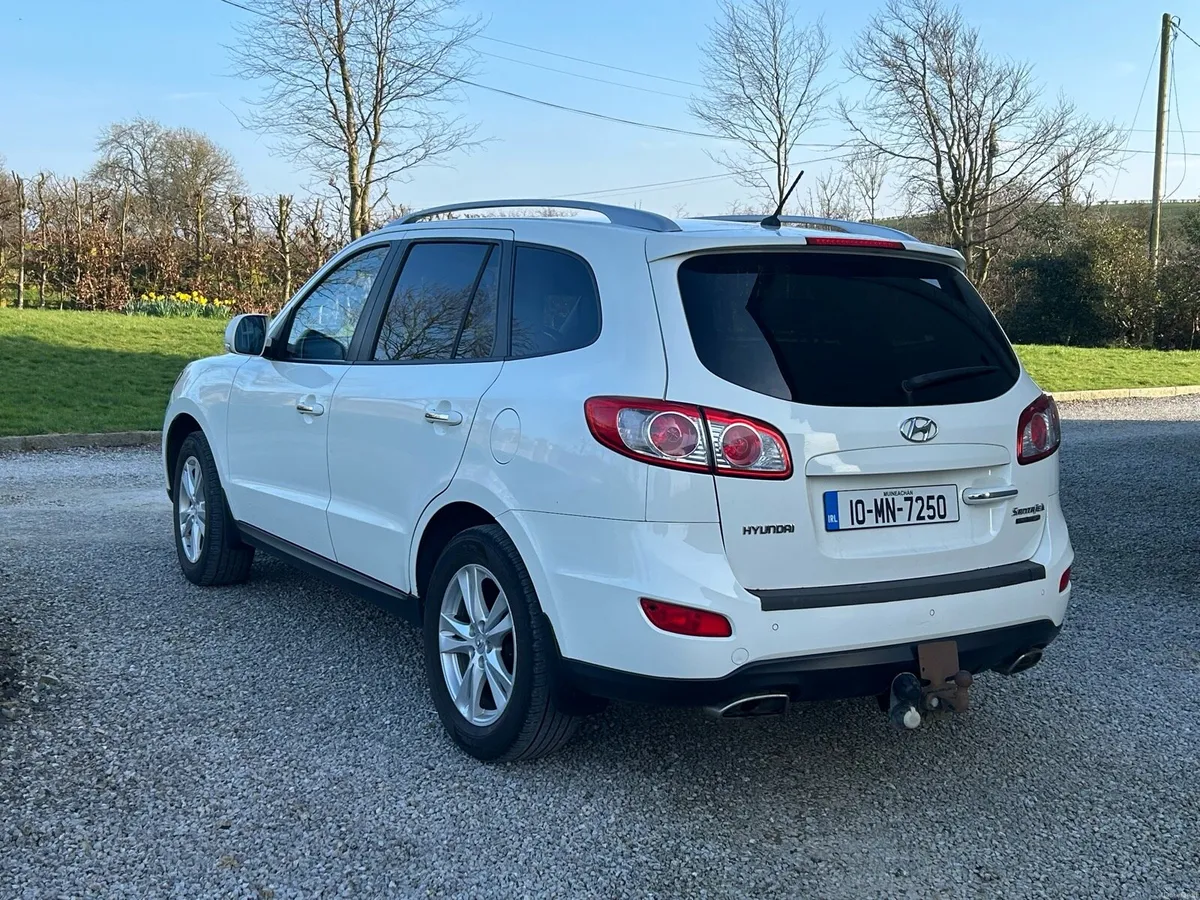 2010 Hyundai Santa Fe - Image 3