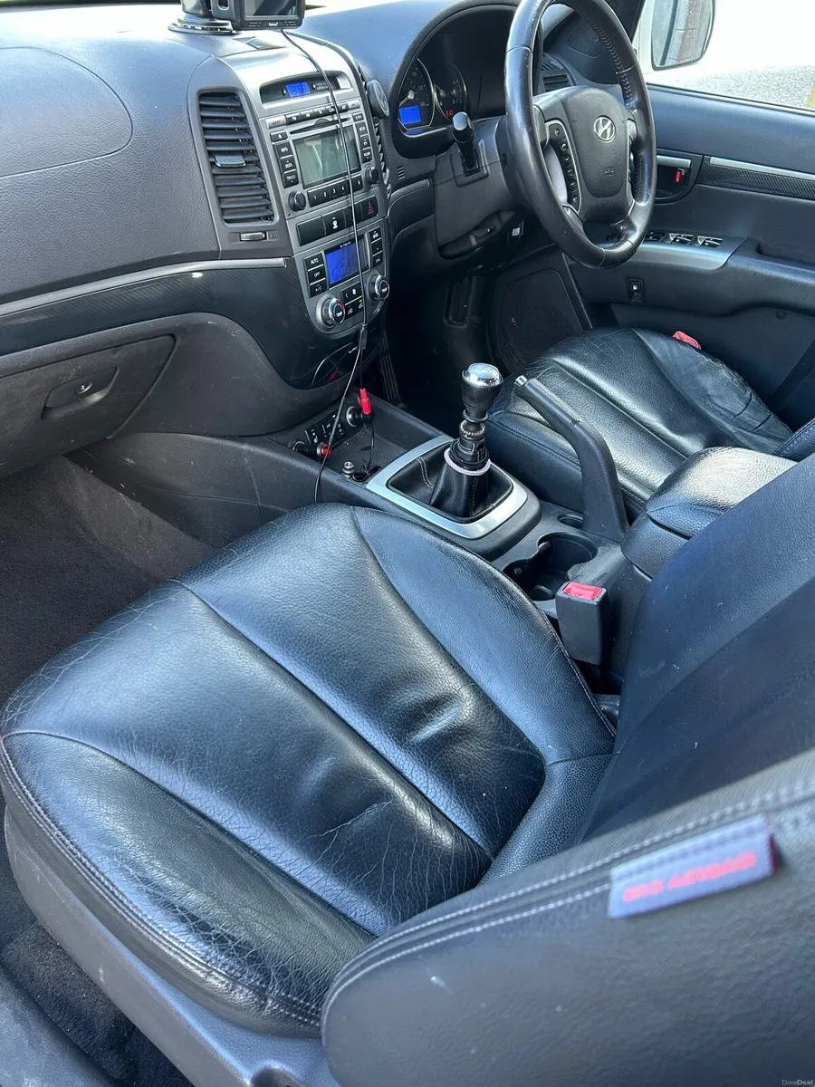 2010 Hyundai Santa Fe - Image 4