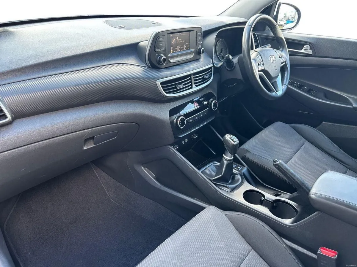 Hyundai Tucson 2WD Comfort 1.6 Petrol - Image 3