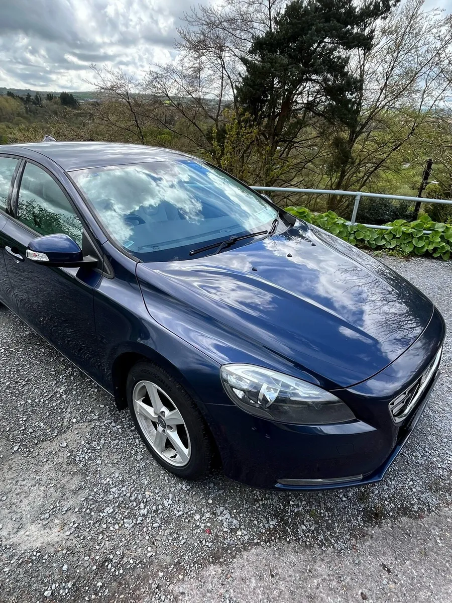 Volvo v 40 automatic diesel - Image 4