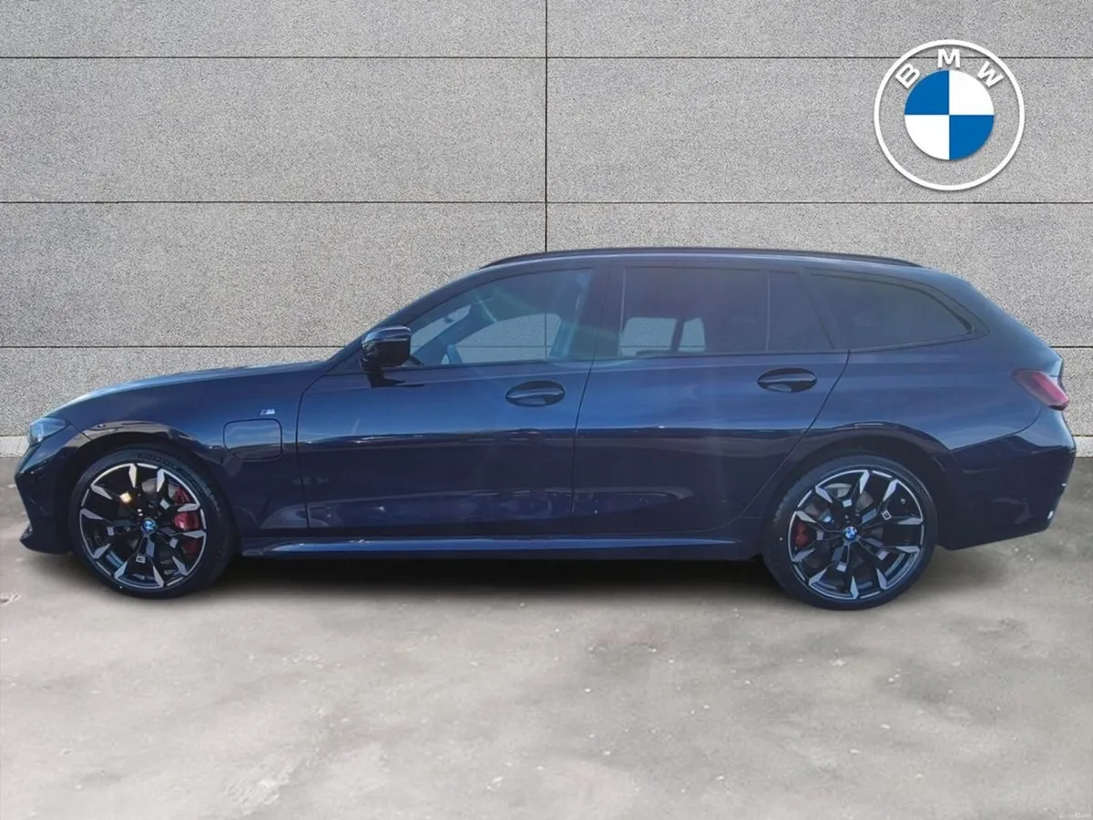 BMW 3-Series 330e Touring - Image 3