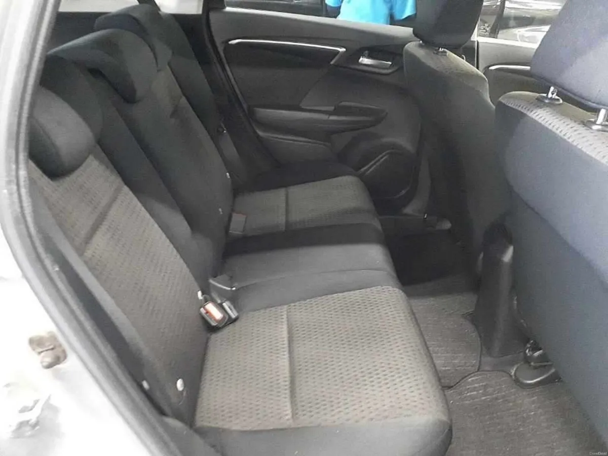 182 Honda Fit Hybrid immaculate condition - Image 3