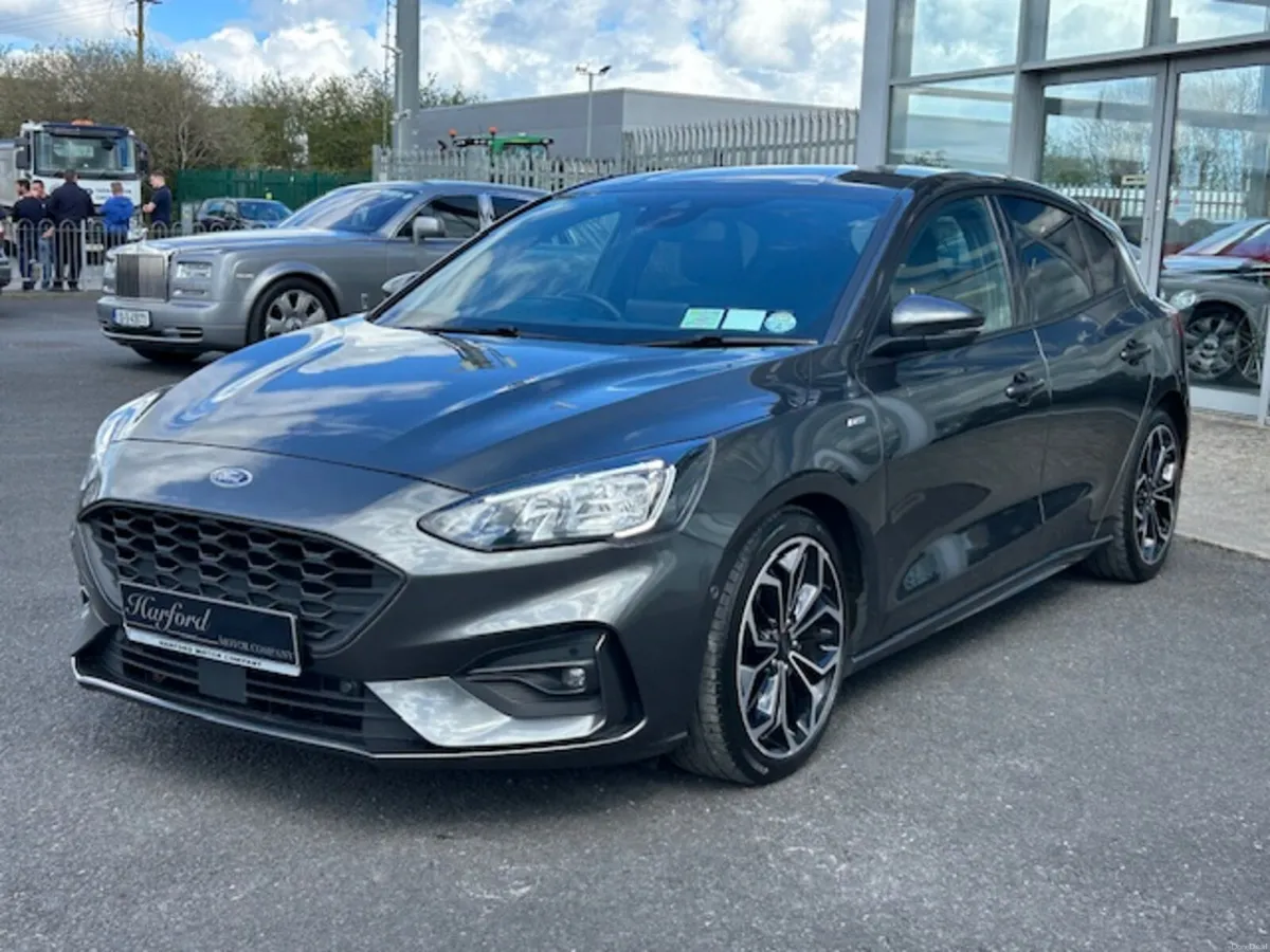 Ford Focus ST-Line Automatic Hatchback - Image 5