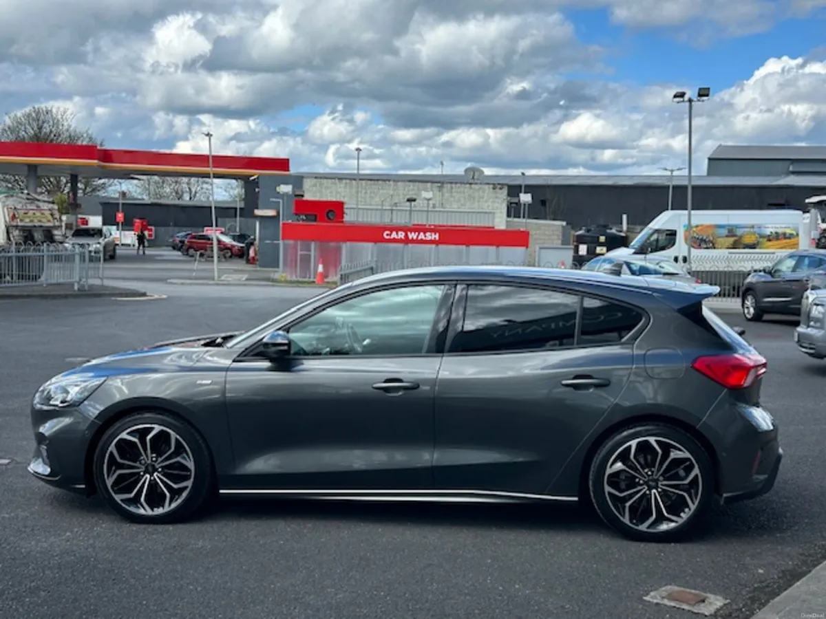 Ford Focus ST-Line Automatic Hatchback - Image 6