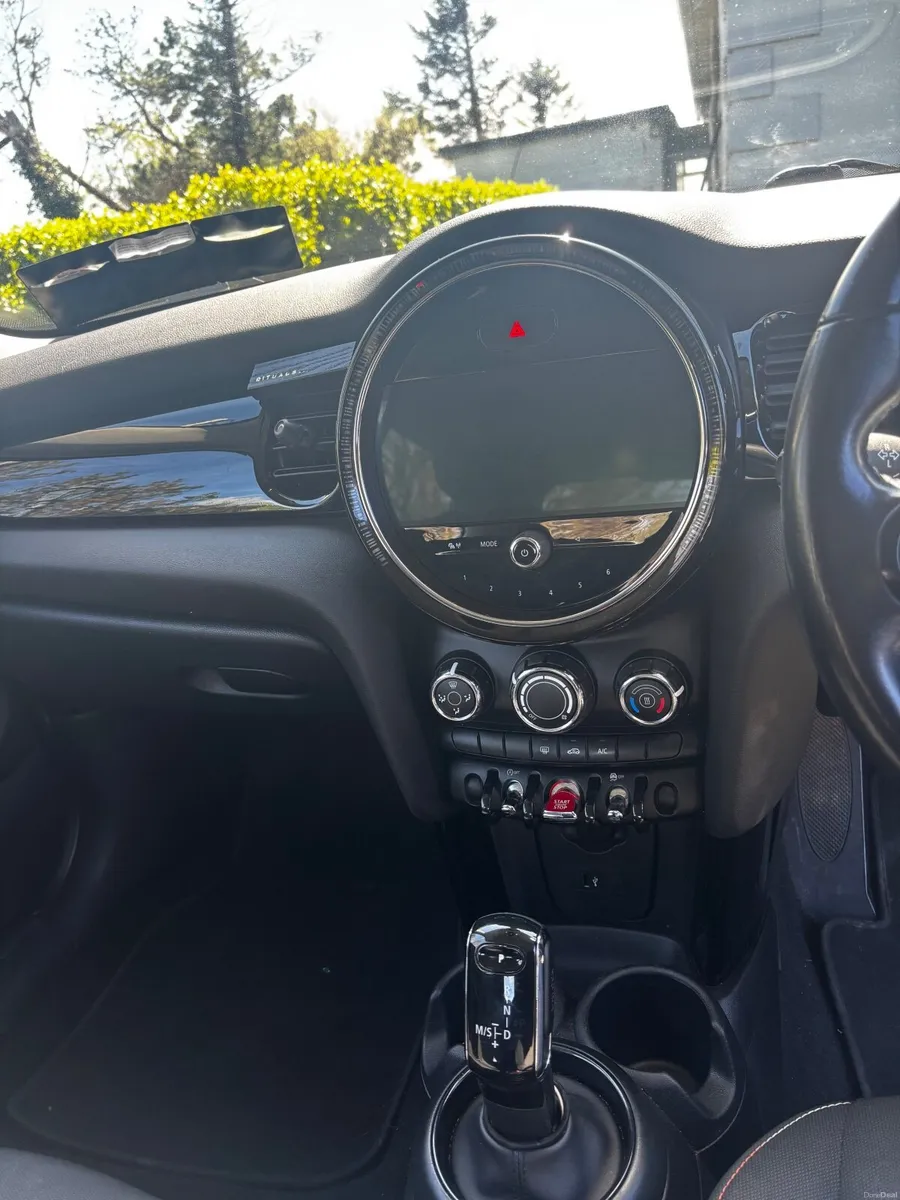 Mini Cooper 2022 - Image 2