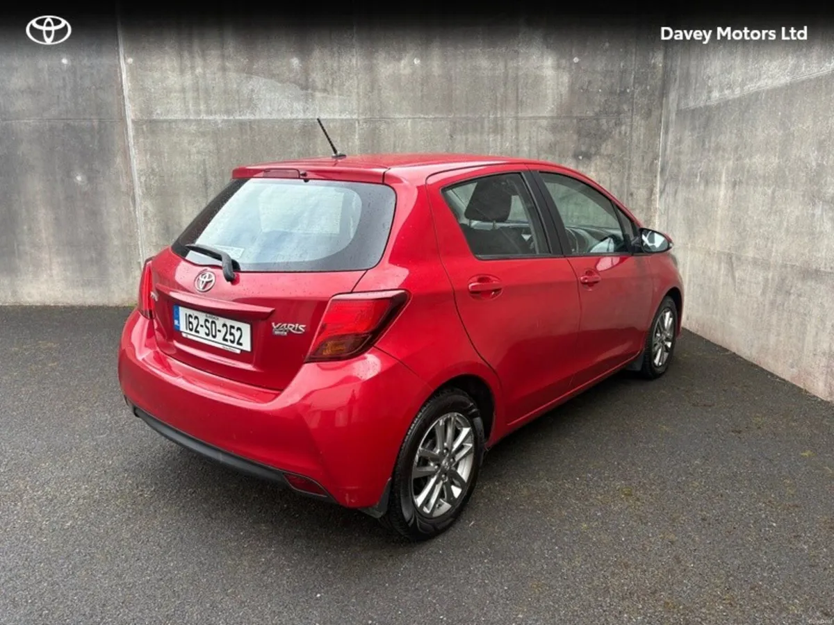 Toyota Yaris YARIS 1.4 D-4D LUNA - Image 2