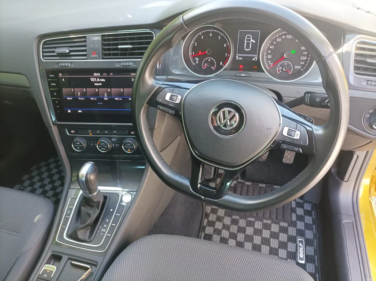 Volkswagen Golf 1.2 TSI Comfortline Automatic,2017 - Image 6