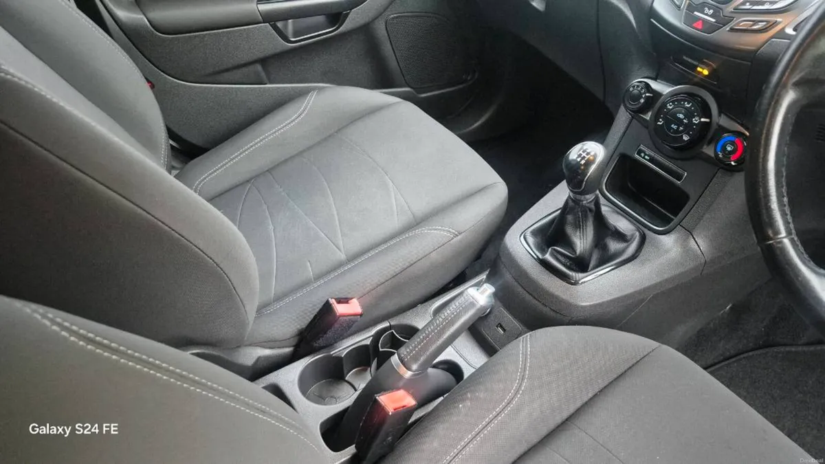 Ford fiesta - Image 3