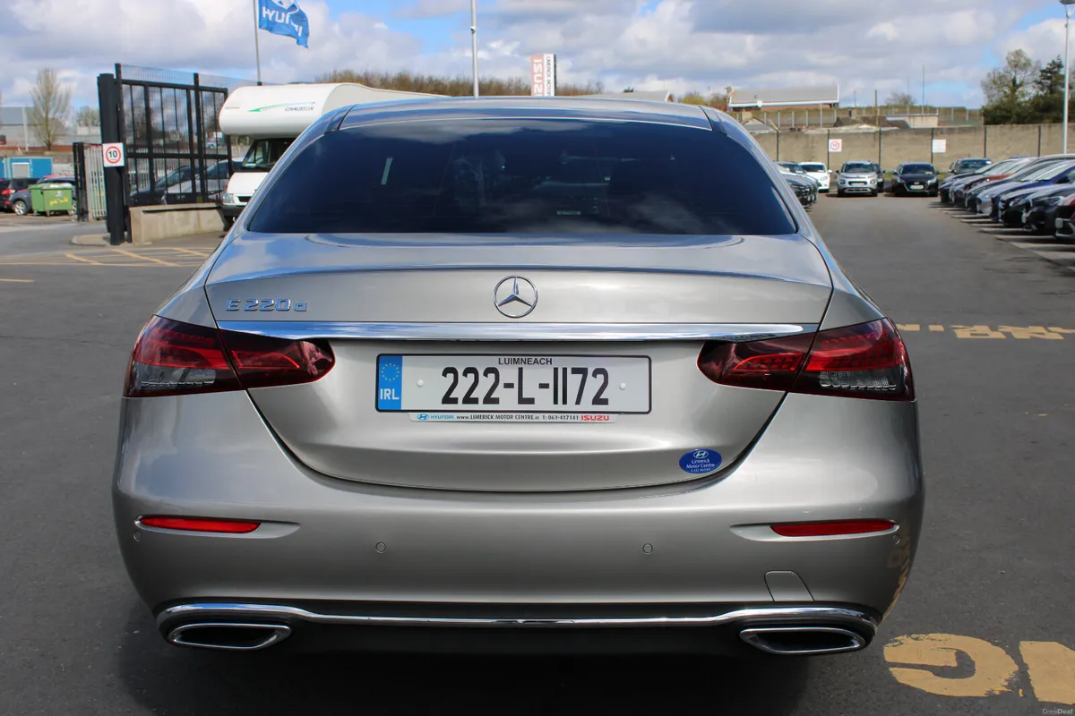 Mercedes-Benz E-Class 2022 - Image 4