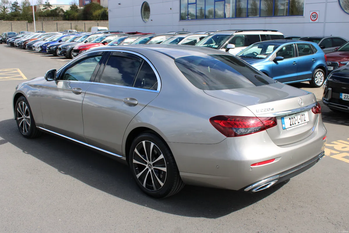 Mercedes-Benz E-Class 2022 - Image 3