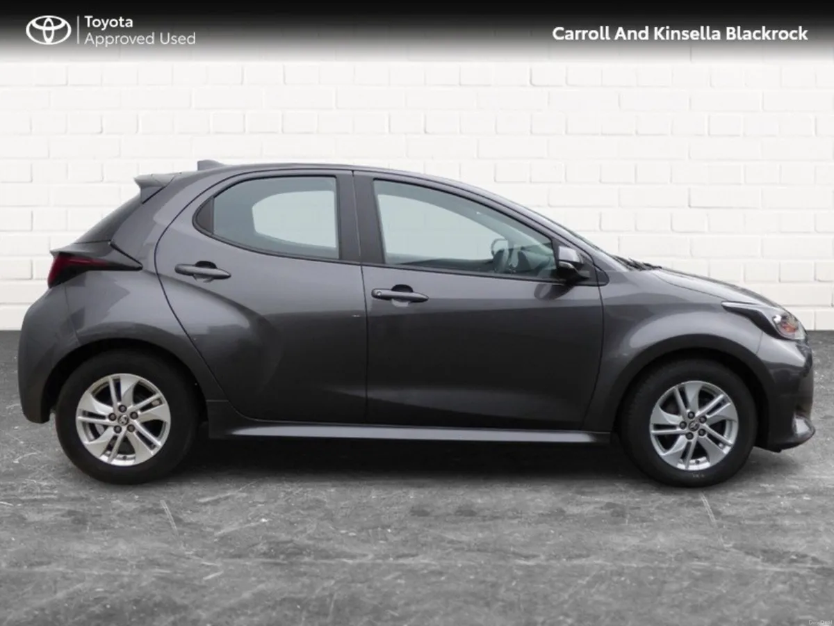 Toyota Yaris Hybrid Luna - Image 3