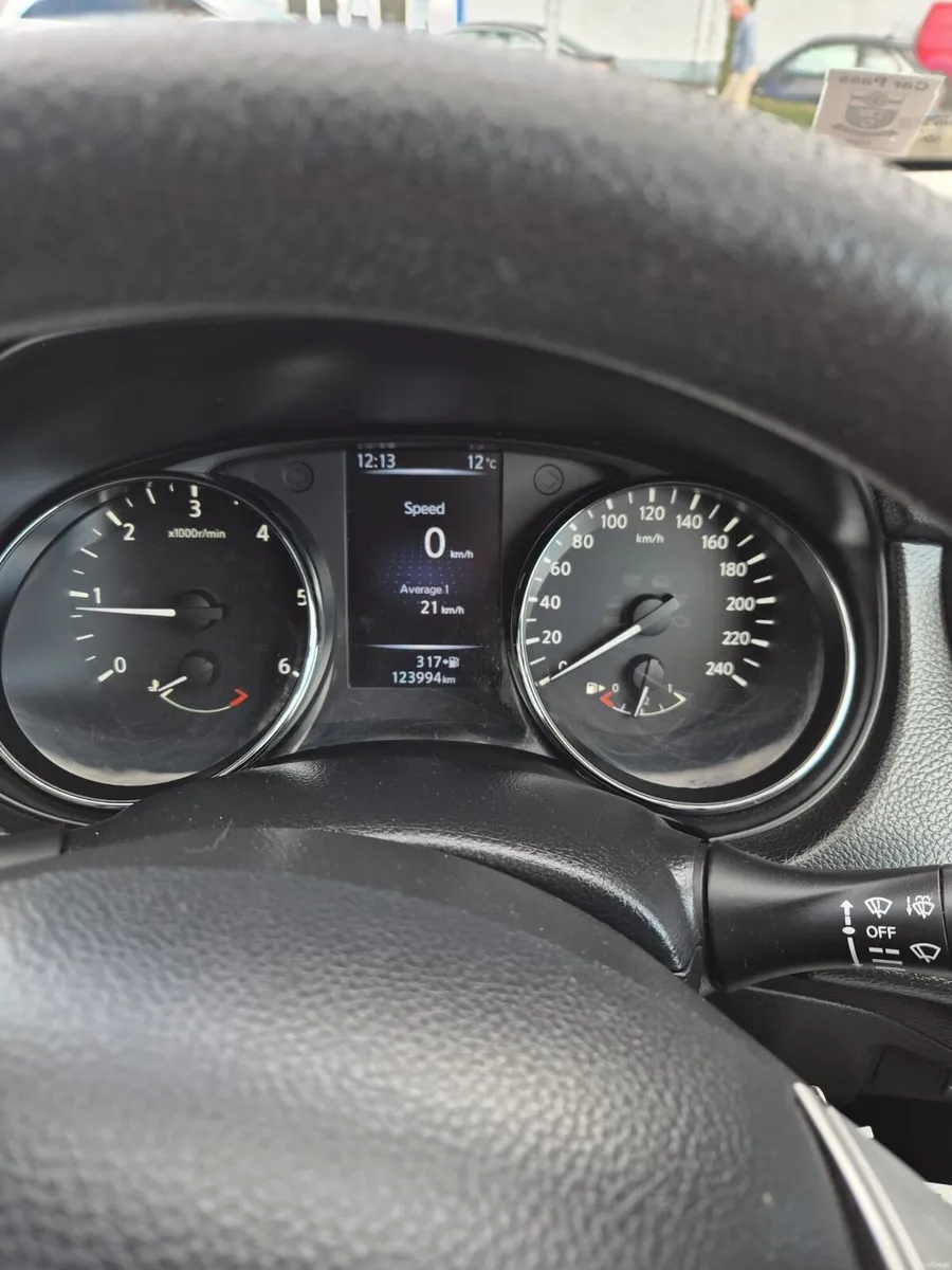 Nissan Qashqai LOW MILES - Image 2