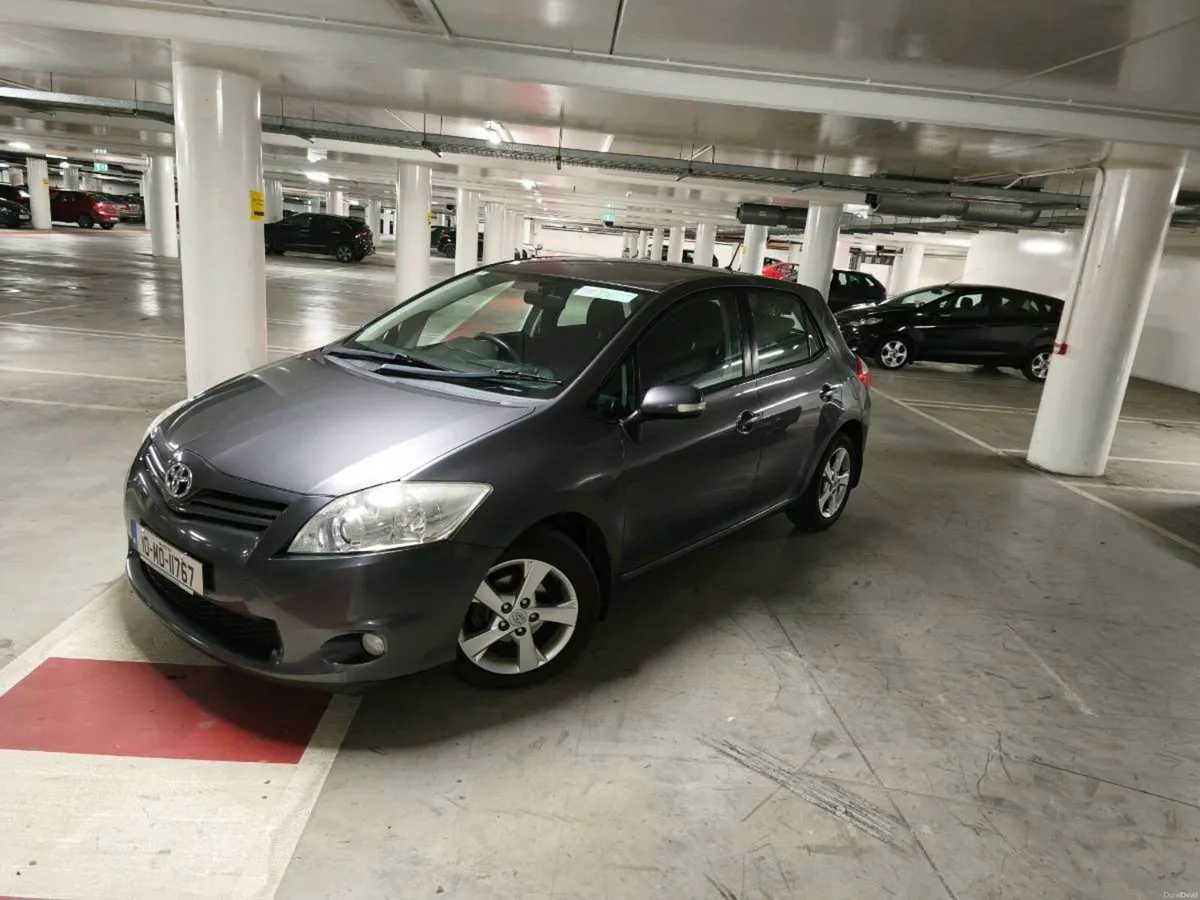 Toyota auris very low km - Image 4