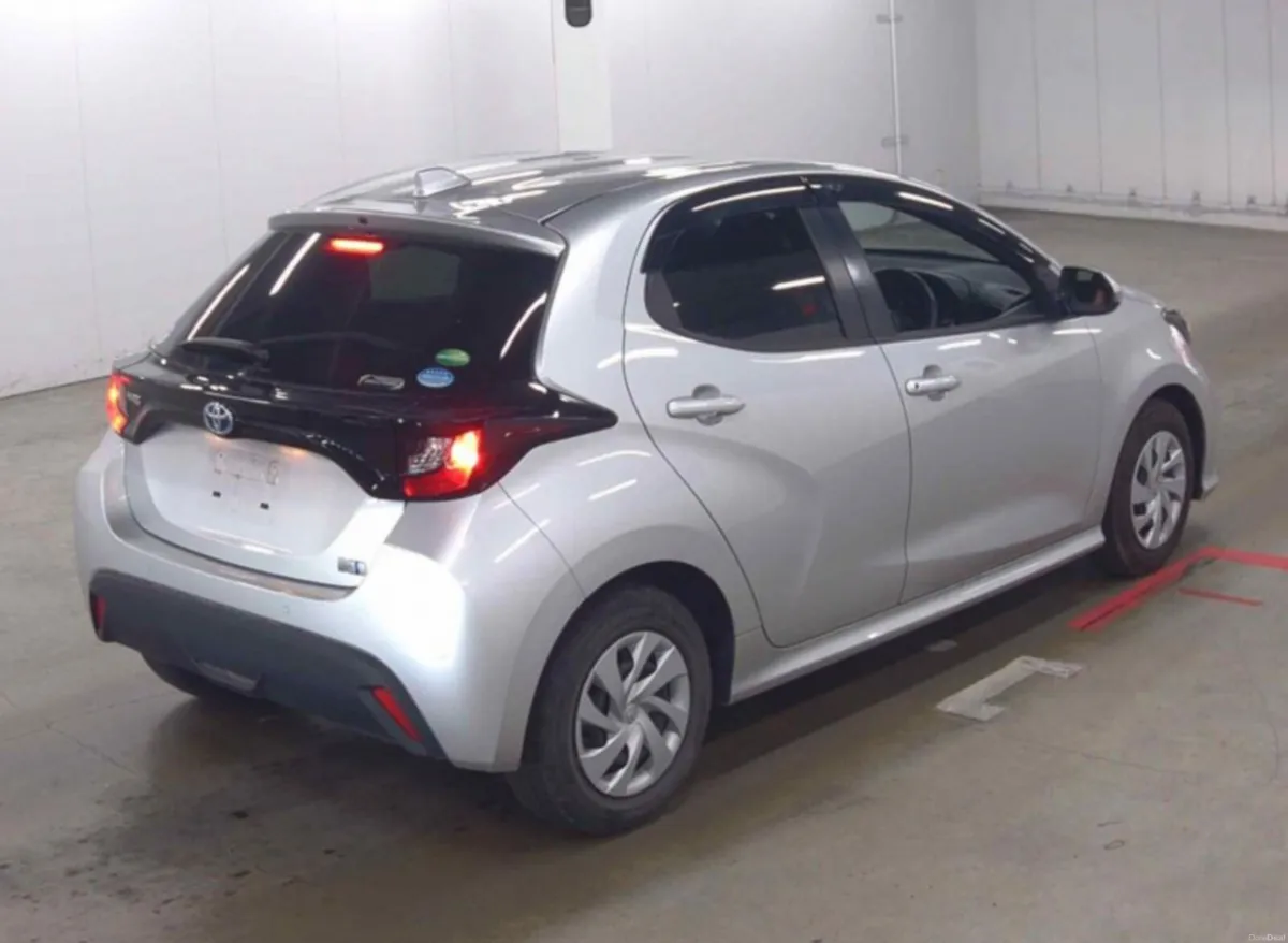 2020 Toyota Yaris new shape Hybrid perfect car - Image 3