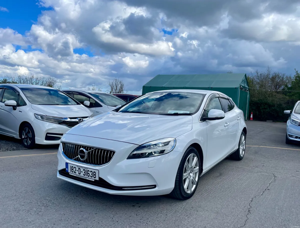 VOLVO V40 2018 R-DESIGN 2.0, DIESEL - Image 3