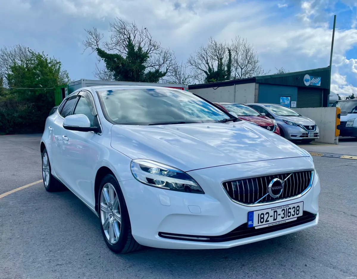 VOLVO V40 2018 R-DESIGN 2.0, DIESEL - Image 1