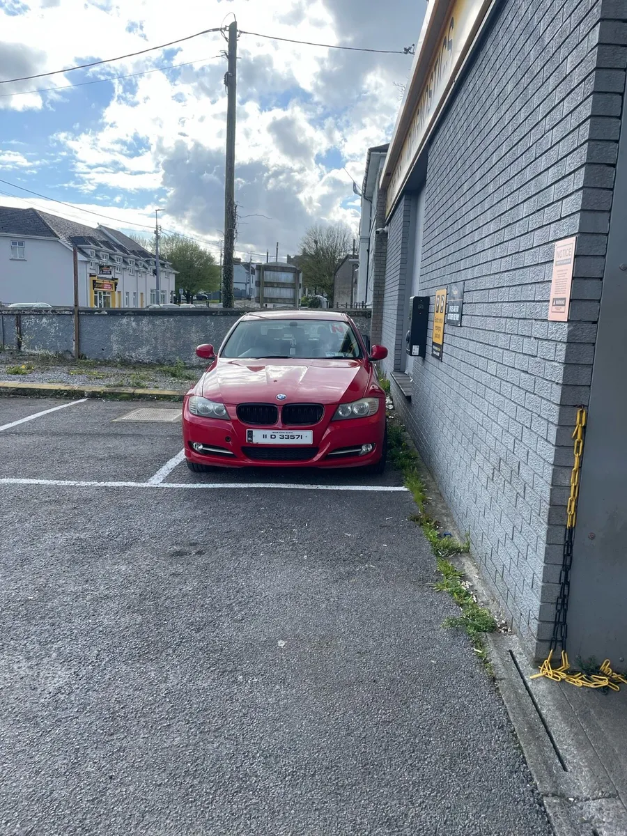 BMW E90 2011 - Image 2